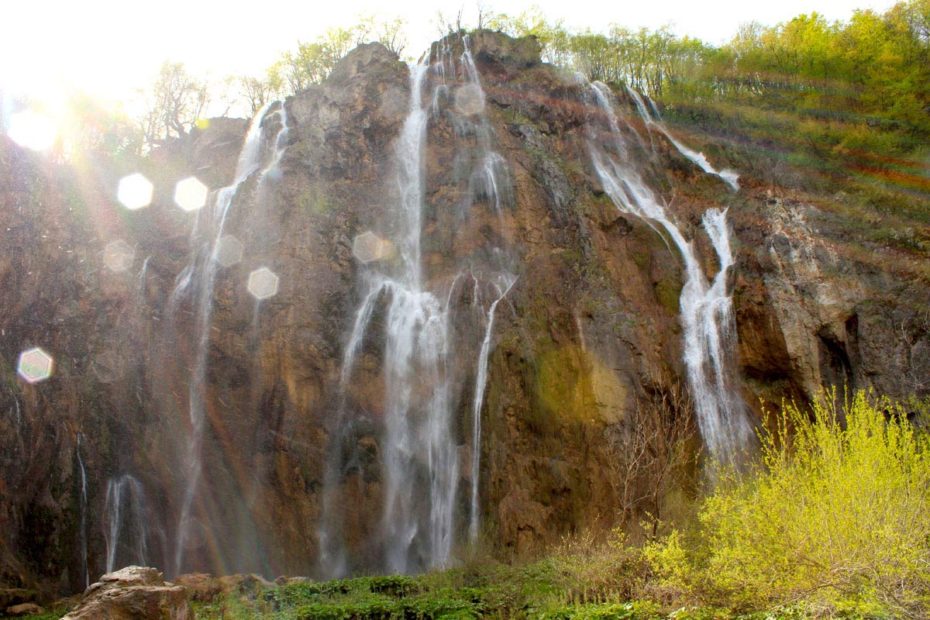 PlitviceLakesTour-largewaterfall