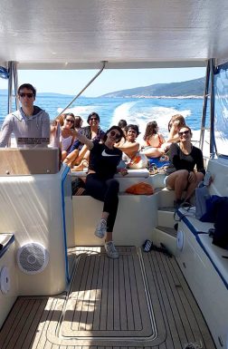 group-photo-on-the-back-of-our-speedboat-island-hopping