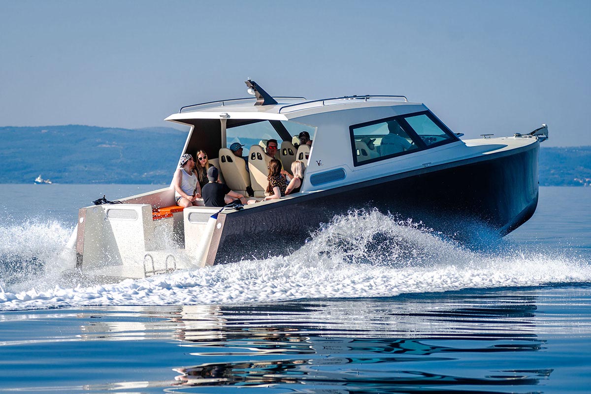 comfortable speedboat ride from Split